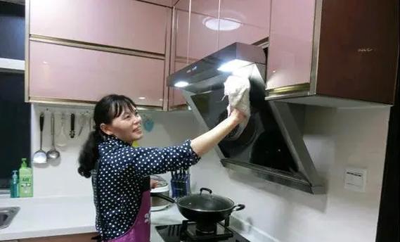 "陪床保姆"揭开了老年私生活不齿真相:做家务,还提供特殊服务